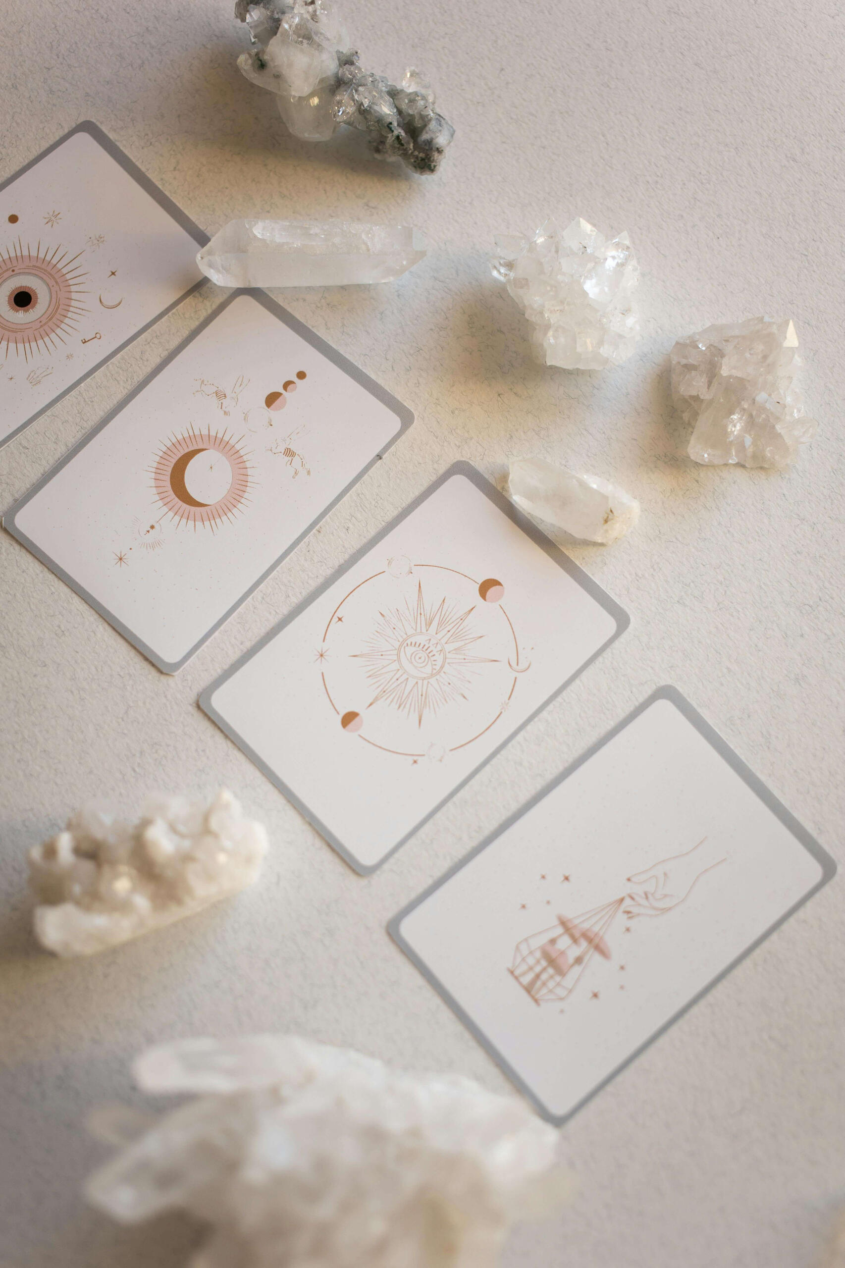 Crystal Healing Practitioner Training Live crystal healing practitioner training with Jade Rowan